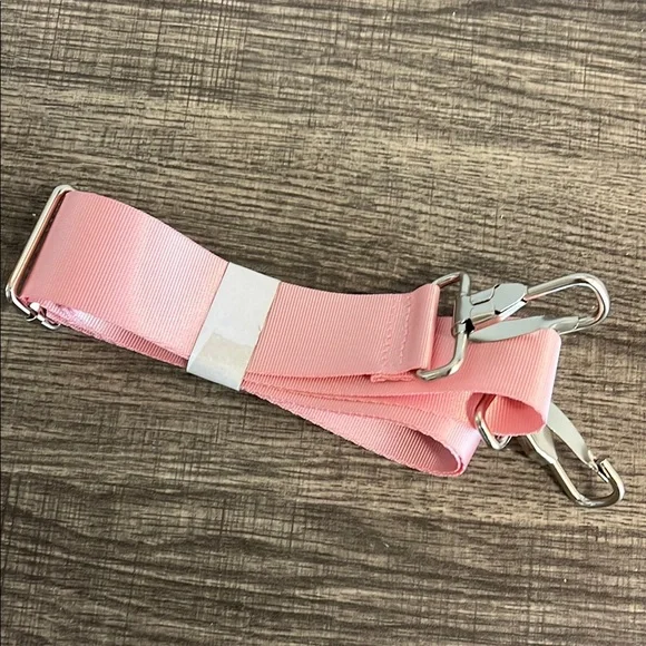 Wilo The Label | Pink Weekender Tote Bag Set w/Crossbody Stap 💖 - Picture 6 of 12